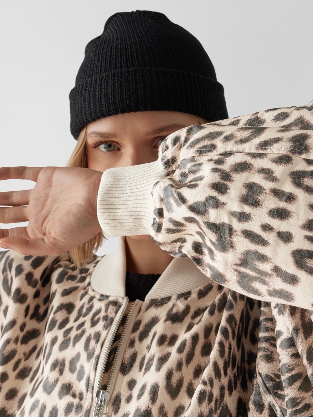 Baum und Pferdgarten
Animal Print Bomber Jacket w/ Tags - Picture 6 of 10